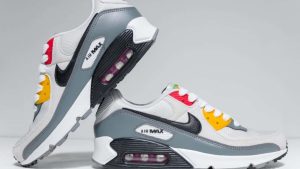 Daftar Sepatu Sneakers Paling Populer Tahun 2024